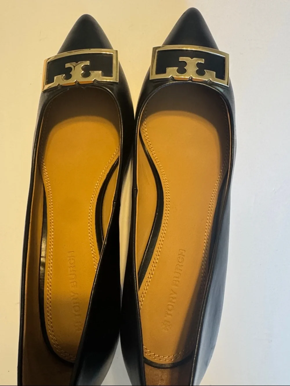 Tory Burch Black Pointed Toe Leather Flats with Gold Logo Plaque - Picture 2 of 6